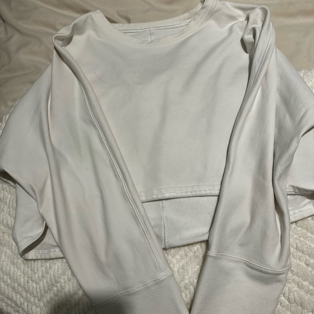 White cropped lululemon long sleeve shirt